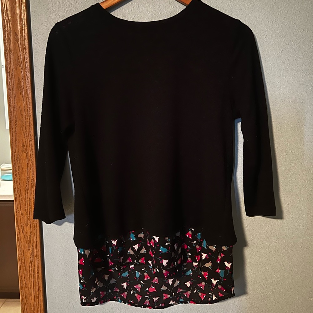 Van Heusen 3/4 sleeve shirt. Size XS
